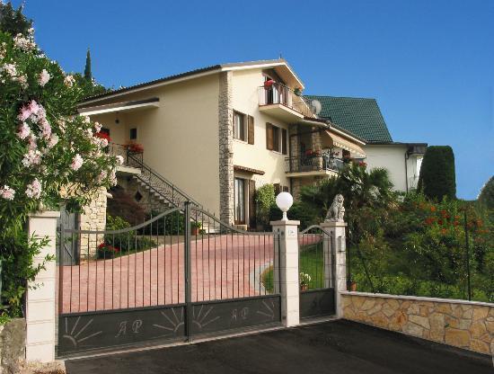 Bed And Breakfast Due Leoni Torri Del Benaco Phòng bức ảnh
